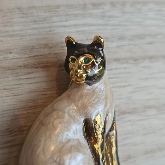 Vintage Enamel Cat Brooch - Picture 2 of 5